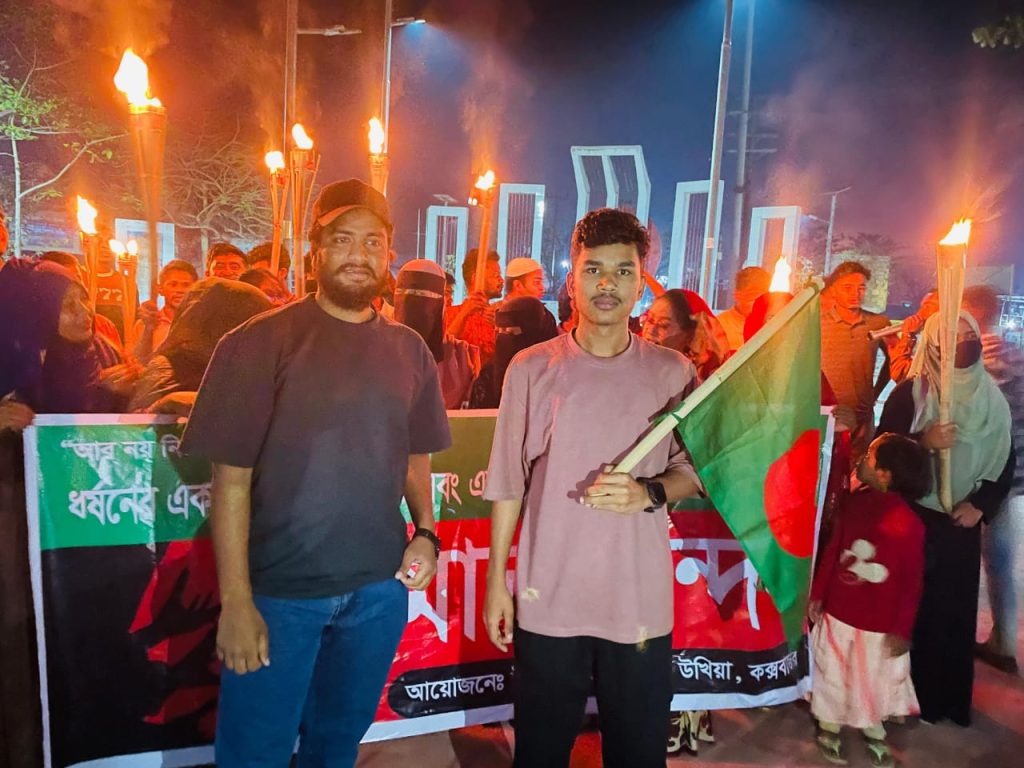 ধর্ষণকারীদের প্রকাশ্যে মৃত্যুদণ্ড নিশ্চিত করার দাবিতে মানববন্ধন।