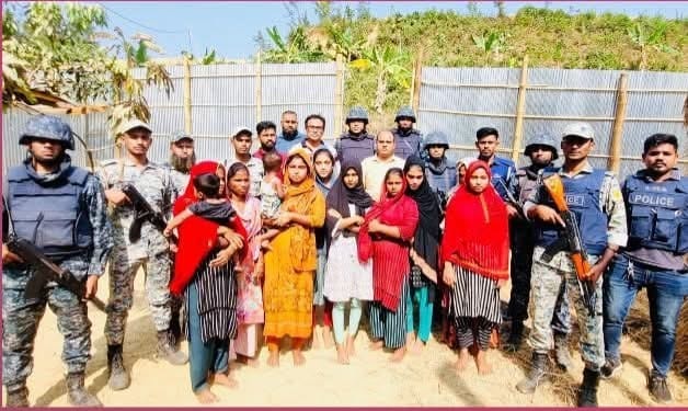 টেকনাফে অপহরণকারী চক্রের আস্তানা থেকে ১১ নারী ও শিশু উদ্ধার।