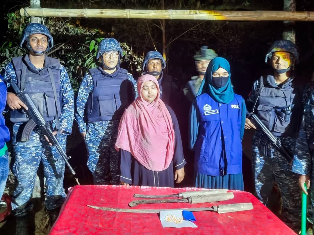 আলোচিত কুখ্যাত ডাকাত টেকনাফের আবুল খায়ের নারীসহ গ্রেফতার।