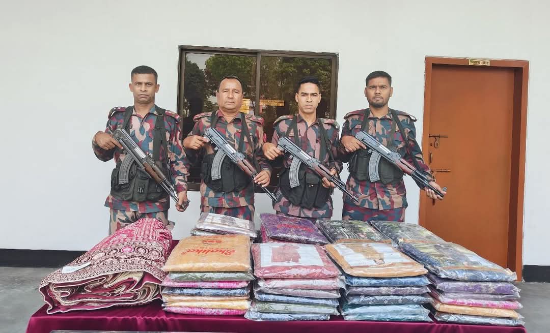 যশোর ব্যাটালিয়ন ৪৯ বিজিবির অভিযানে মদ ফেন্সিডিল থ্রিপিস ও লেহেঙ্গা আটক।