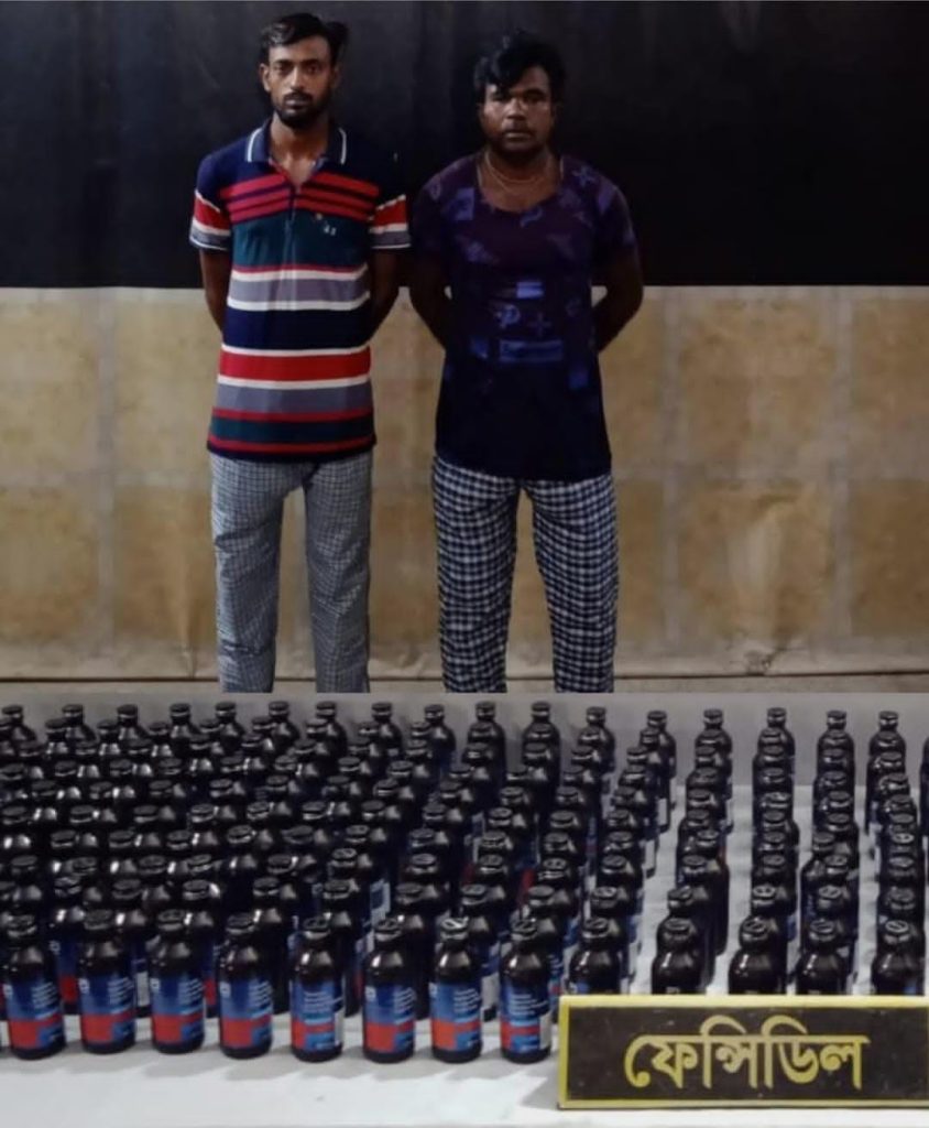 <span>যশোরের শার্শায় র‌্যাবের অভিযান, ২৯৬ বোতল ভারতীয় ফেন্সিডিল সহ দু মাদক ব্যবসায়ী আটক। / </span>যশোরের শার্শায় র‌্যাবের অভিযান, ২৯৬ বোতল ভারতীয় ফেন্সিডিল সহ দু মাদক ব্যবসায়ী আটক।