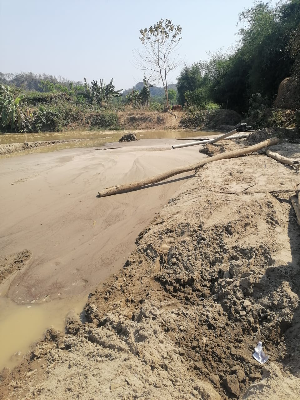 <span>লামার ফাঁসিয়াখালীর বগাইছড়ি খালে কালু সদাগরের অবৈধ বালু উত্তোলন। / </span>লামার ফাঁসিয়াখালীর বগাইছড়ি খালে কালু সদাগরের অবৈধ বালু উত্তোলন।